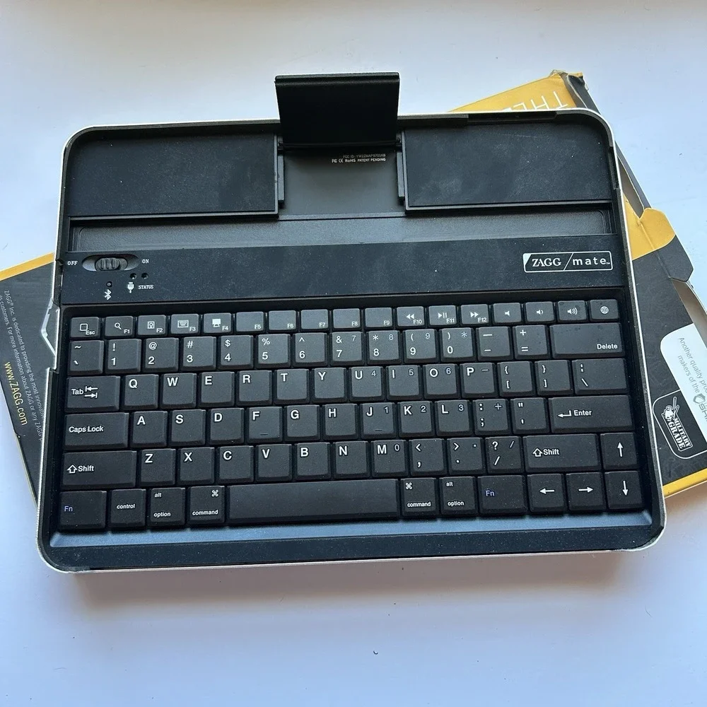 ZAGG Mate Black Silver Plastic Aluminum Bluetooth Keyboard Wifi iPad & iPhone